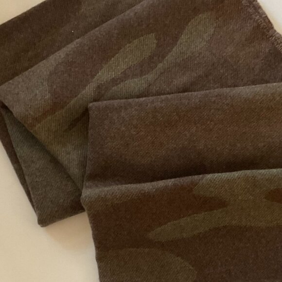 GAP Women's Scarf Wrap with 3 1/2" Fringe NWT - Picture 6 of 6